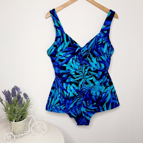 le cove swimsuit plus size
